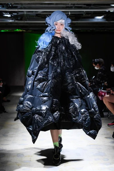 Look 15